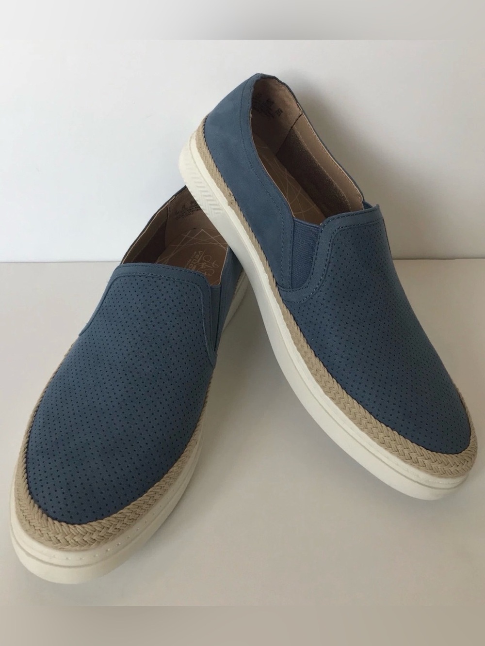 Life Stride Women's Loma 2 Slip on Sneaker Blue Suede Perforated Size 7.5